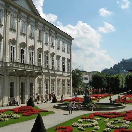 アパート Stilvolle Im Herzen Salzburgs *